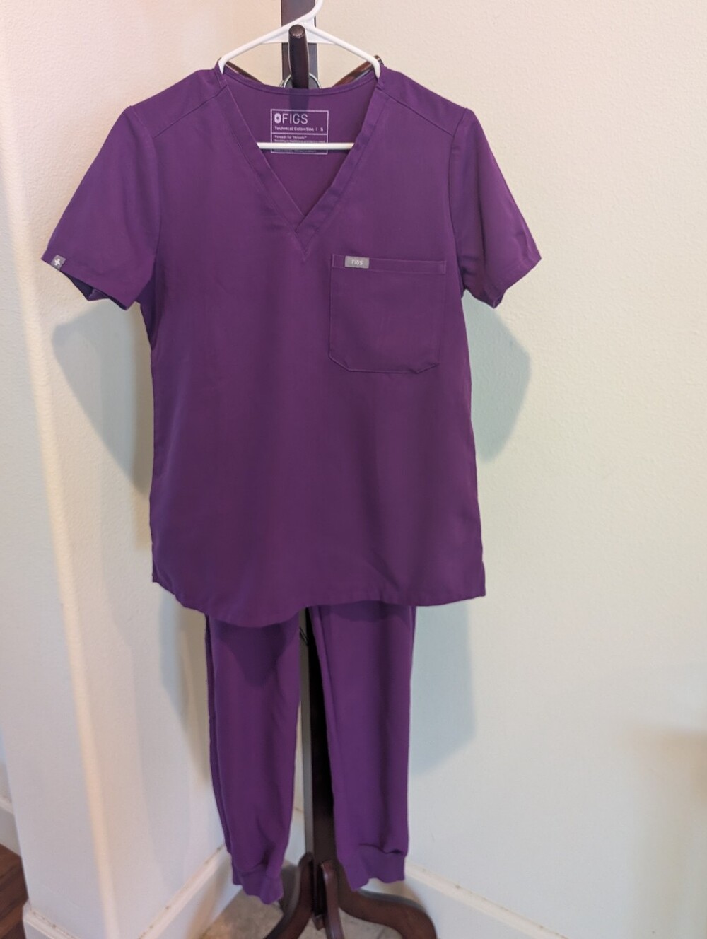 FIGS Purple Scrub Set with V-Neck Top and Jogger Pants - Size S